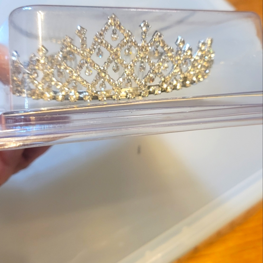 tiara/crown